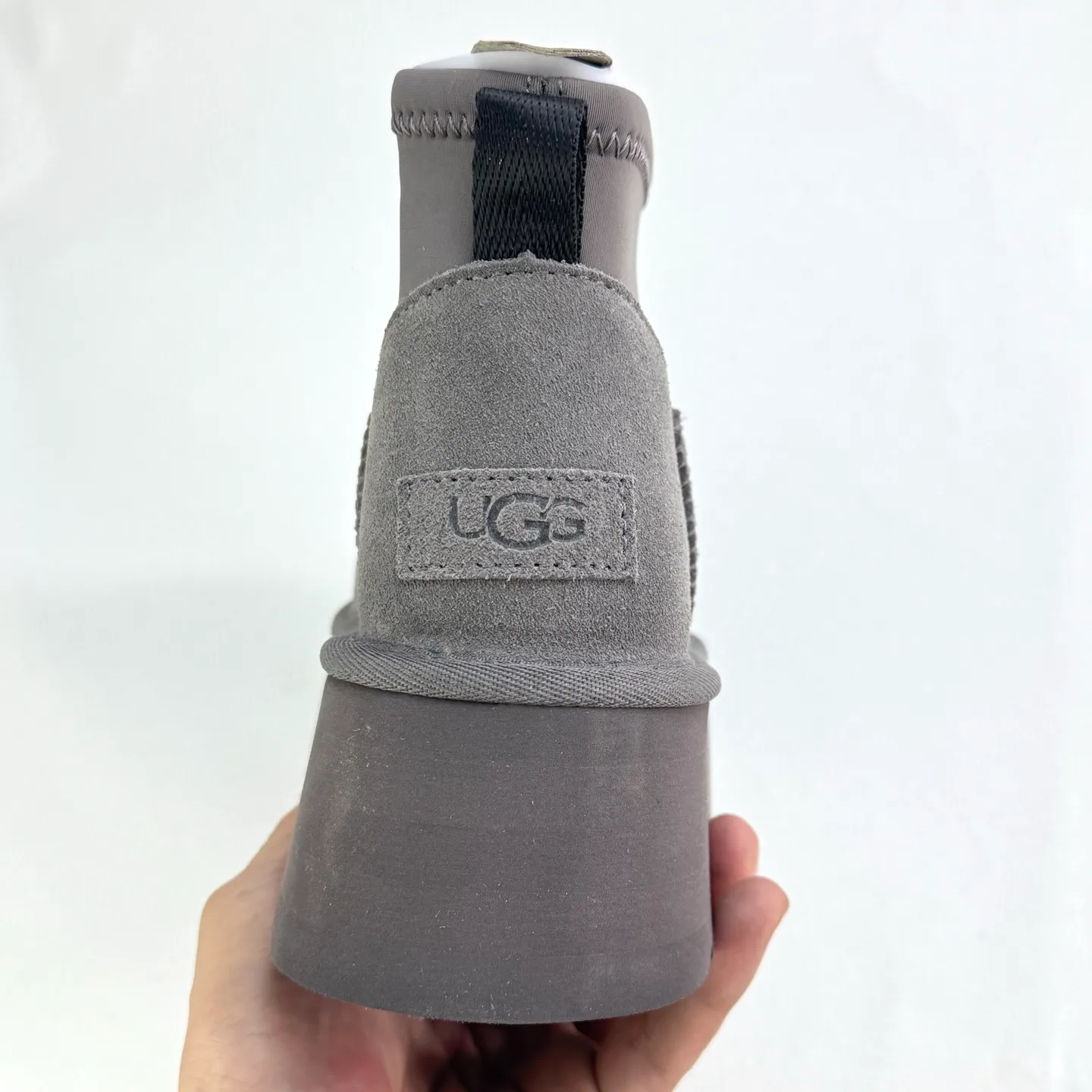 Self-pickup 💰480 Dilireba's same style short boots 2024 latest short elastic boots UGG Dipp boots Mini elastic all-in-one snow boots Short, low, elastic, thick sole 5CM style Upper design Made of high-quality suede, easy to care for, comfortable and fashionable at the same time. The inner material of the shoe is made of wool. It is warm and heat-locking to keep you warm in the winter. Sole design is lightweight and cushioning, making it comfortable to go out on the street. EVA outer disc makes walking easier FD official item number: 1168170 Size: 35 36 37 38 39 40